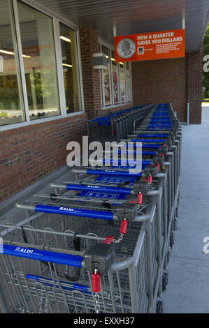 Woodstock, GA, USA. 17th July, 2015. Aldi discount grocery market © Robin Rayne Nelson/ZUMA Wire/Alamy Live News Stock Photo