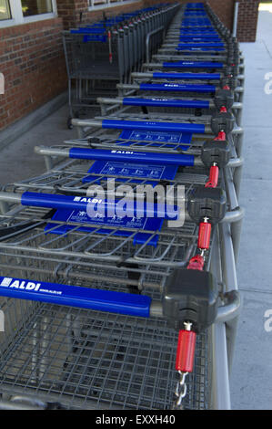 Woodstock, GA, USA. 17th July, 2015. Aldi discount grocery market © Robin Rayne Nelson/ZUMA Wire/Alamy Live News Stock Photo