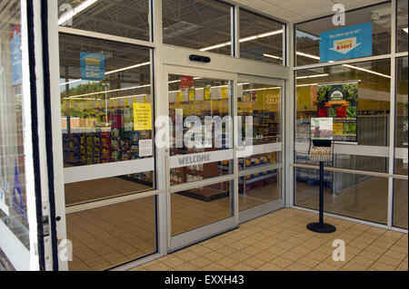 Woodstock, GA, USA. 17th July, 2015. Aldi discount grocery market © Robin Rayne Nelson/ZUMA Wire/Alamy Live News Stock Photo