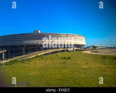 Paris, France, Outside, Charles-de-Gaulle Airport Terminal 1 Building, modern design 1960s reinforced concrete structure, front airport france Stock Photo