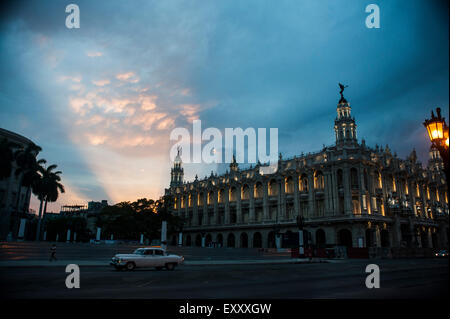 Sunset in Havana, Cuba over the Grand Theatre company building Stock Photo