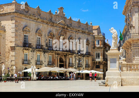 Piazzo del Duomo, Ortygia, Syracuse, Sicily, Italy Stock Photo