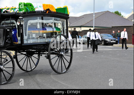 Londonderry, Northern Ireland, UK. 18 July, 2015. Funeral of prominent Irish Republican, Peggy O’Hara. Members of the Irish National Liberation Army (INLA) accompany the funeral of 86-year-old Peggy O’Hara, a prominent Irish Republican and mother of Derry INLA man Patsy O’Hara who died on hunger strike in Long Kesh in 1981. The remains of Mrs O’Hara were buried in the City Cemetery, in Derry, following a requiem mass at St Columba’s Church. Credit:  George Sweeney/Alamy Live News Stock Photo