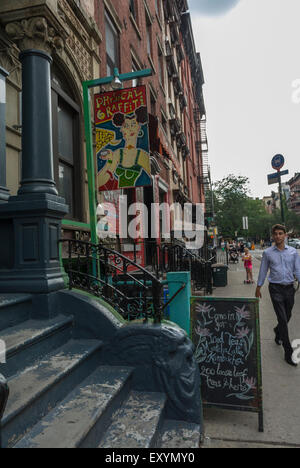 New York City, NY, USA, East Village Street Scenes, Manhattan District , Brown Stone Houses, Apartment Buildings on Saint Marks Pl. Stock Photo