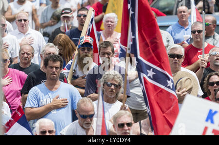 Graham, North Carolina, USA. 18th July, 2015. Rally participants, some wearing confederate symbols and waving confederate flags, gathered at the historic Alamance County courthouse in support of the Confederate monument during the ''Rally For Our Monument''Â in downtown Graham, N.C. on July 18, 2015. The event, which drew as many as 1500 people, was created in response to the controversy surrounding the Confederate battle flag in South Carolina and Concerned Citizens of Alamance County's intent on requesting the removal of the monument. Rally participants, some wearing confederate symbols an Stock Photo