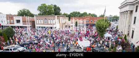 Graham, North Carolina, USA. 18th July, 2015. Rally participants, some wearing confederate symbols and waving confederate flags, gathered at the historic Alamance County courthouse in support of the Confederate monument during the ''Rally For Our Monument''Â in downtown Graham, N.C. on July 18, 2015. The event, which drew as many as 1500 people, was created in response to the controversy surrounding the Confederate battle flag in South Carolina and Concerned Citizens of Alamance County's intent on requesting the removal of the monument. Rally participants, some wearing confederate symbols an Stock Photo