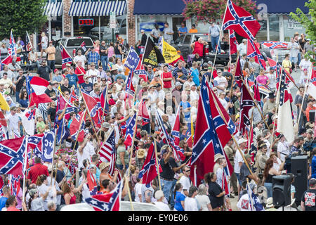 Graham, North Carolina, USA. 18th July, 2015. Rally participants, some wearing confederate symbols and waving confederate flags, gathered at the historic Alamance County courthouse in support of the Confederate monument during the ''Rally For Our Monument''Â in downtown Graham, N.C. on July 18, 2015. The event, which drew as many as 1500 people, was created in response to the controversy surrounding the Confederate battle flag in South Carolina and Concerned Citizens of Alamance County's intent on requesting the removal of the monument. Rally participants, some wearing confederate symbols an Stock Photo