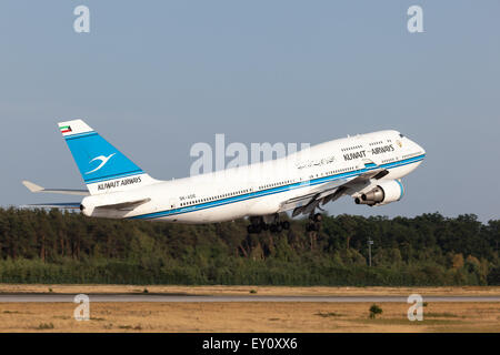 Boeing 747-400 of the Kuwait Airways taking off at the Frankfurt International Airport Stock Photo