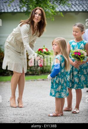 Grasten Slot, Denmark. 19th July, 2015. Crown Princess Mary, Princess Isabella, and Princess Josephine attend a horse parade at Grasten Slot, Denmark, 19 July 2015. Photo: Patrick van Katwijk/ POINT DE VUE OUT -NO WIRE SERVICE-/dpa/Alamy Live News Stock Photo