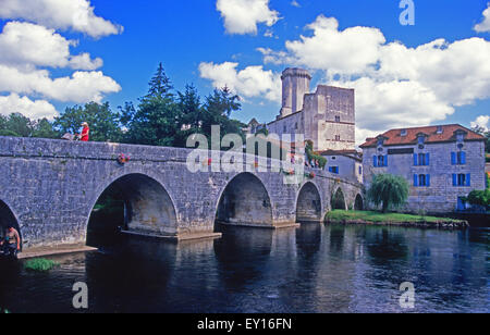 Le Pont e Chateau.  Bourdeilles. Over the river Dronne, near Brantome. Dordogne. France. Stock Photo