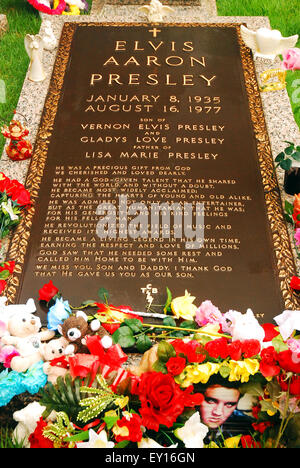 Elvis Presley, the king of Rock n Roll, grave site at Graceland, his home in Memphis Tennessee Stock Photo