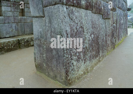 12 Angle Stone In Machu Picchu In Peru Stock Photo - Alamy