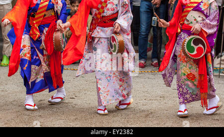 Little Japanese girls in colorful kimono dance at Shiramine Jingu shrine during Tanabata Festival celebrations Stock Photo