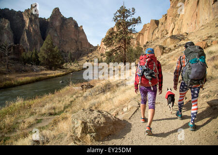 Hikers walking on track, Smith Rock State Park, Oregon, US Stock Photo