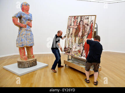 Chemnitz, Germany. 20th July, 2015. Restorer Detlef Goesche (L) and technician Michael Mehlhorn remove the Baselitz painting 'Rotgruener' (lit. Red green one) from an exhibition room at the Art Collections Chmenitz in Chemnitz, Germany, 20 July 2015. Two loans of Georg Baselitz were removed from the exhibition. The Saxony based artist reclaimed his loans from German museums in connection to the controversy surrounding the planned cultural protection act ('Kulturschutzgesetz). Photo: Jan Woitas/dpa/Alamy Live News Stock Photo