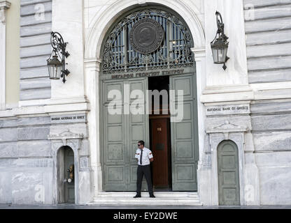 The central branch of the National bank of Greece in Athens, on 20 July 2015. Greek banks reopened on July 20 after a shutdown lasting three weeks but many restrictions on transactions, including cash withdrawals, will remain. Photo: Socrates Baltagiannis/dpa Stock Photo