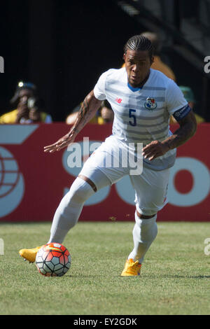 The Match By Shootout. 19th July, 2015. Panama defense Roman Torres (5) in action during the CONCACAF Gold Cup 2015 Quarterfinal match between the Trinidad & Tobago and Panama at MetLife Stadium in East Rutherford, New Jersey. Panama won the match by shootout. (Christopher Szagola/Cal Sport Media) © csm/Alamy Live News Stock Photo