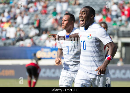 The Match By Shootout. 19th July, 2015. Panama forward Luis Tejada (10) reacts to his goal during the CONCACAF Gold Cup 2015 Quarterfinal match between the Trinidad & Tobago and Panama at MetLife Stadium in East Rutherford, New Jersey. Panama won the match by shootout. (Christopher Szagola/Cal Sport Media) © csm/Alamy Live News Stock Photo