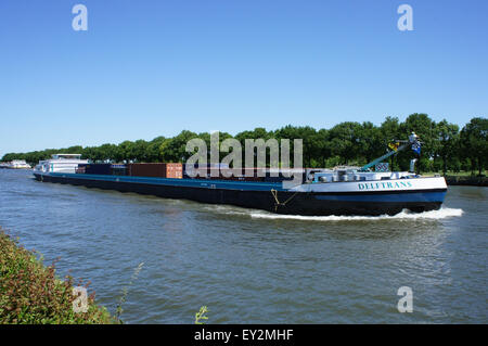 The Delftrans, with ENI 02324880, operates on the Amsterdam-Rijn Canal ...