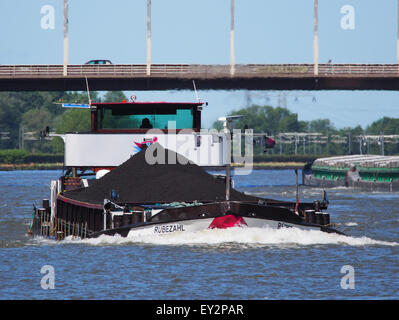 The RC3BCbezahl, a container ship and oil tanker, operates on the ...