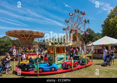Vintage Funfair Ferris Wheel Chairoplanes kiddiecars sideshows Stock Photo