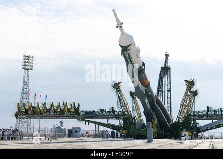Baikonur Cosmodrome, Kazakhstan. 20th July, 2015. The Soyuz TMA-17M spacecraft is raised into position on the launch pad at the Baikonur Cosmodrome July 20, 2015 in Kazakhstan. Launch of the Soyuz rocket is scheduled for July 23 and will carry Expedition 44 crew to the International Space Station. Stock Photo