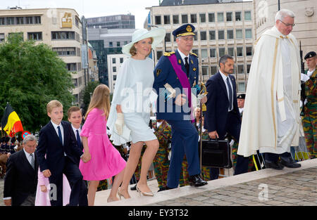 Brussels, Belgium. 21st July, 2015. (2nd L-R) Prince Gabriel, Prince Emmanuel, Crown Princess Elisabeth, Queen Mathilde of Belgium and King Philippe of Belgium attend the Te Deum mass at the Cathedral of St. Michael and St. Gudula in Brussels, Belgium, 21 July 2015. The mass was held to commemorate the deceased members of the royal family. Credit:  dpa picture alliance/Alamy Live News Stock Photo