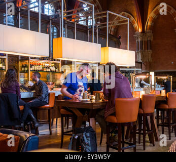 The Gilbert Scott Bar and Brasserie, St Pancras Renaissance Hotel, St Pancras, London, England, UK Stock Photo