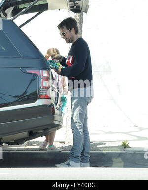 Actor Jason Bateman spending quality time with his dad Kent and daughter Francesca as the Bateman's hit Menchies Frozen Yogurt in Studio City.  Featuring: Jason Bateman Where: Studio City, California, United States When: 20 May 2015 Stock Photo