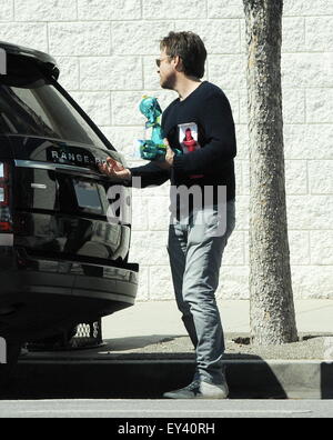 Actor Jason Bateman spending quality time with his dad Kent and daughter Francesca as the Bateman's hit Menchies Frozen Yogurt in Studio City.  Featuring: Jason Bateman Where: Studio City, California, United States When: 20 May 2015 Stock Photo