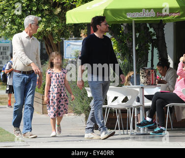 Actor Jason Bateman spending quality time with his dad Kent and daughter Francesca as the Bateman's hit Menchies Frozen Yogurt in Studio City.  Featuring: Jason Bateman, Francesca Bateman, Kent Bateman Where: Studio City, California, United States When: 2 Stock Photo