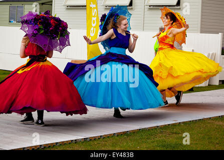 Tatton Park, Cheshire, UK. 21st July, 2015. The RHS Flower Show at Tatton Park opens. Brightly coloured dancers parade around the show
