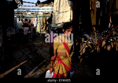 Mumbai, Maharshtra, India. 10th Feb, 2010. 22 nov. 2008 - Mumbai - INDIA.Jamnabai collecting water.She works as water porter in the Dhobi Ghat area of Mumbai and earns about Rs.200 or about $5 per day supplying water to people in slums and shanties from illegal water taps.The local goons in convenience with the local officials put illegal pumps and connection to siphon off water from BMC pipelines. (Credit Image: © Subhash Sharma via ZUMA Wire) Stock Photo