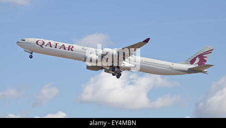Qatar Airways Airbus a340 A7-AGC taking off from London-Heathrow Airport LHR Stock Photo