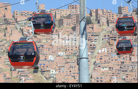 La Paz, Bolivia. 07th July, 2015. Cable car gondolas of the red line circulate above a sea of houses in La Paz, Bolivia, 07 July 2015. 443 gondolas are currently in use, with six further lines expected to open until 2019, thereby increasing the total number of cable car cabins to 1400. Photo: Georg Ismar/dpa/Alamy Live News Stock Photo