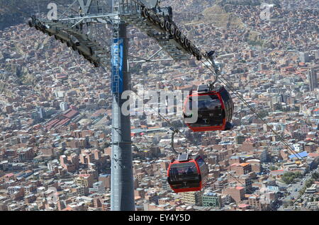 La Paz, Bolivia. 07th July, 2015. Cable car cabins of the red line en route from El Alto to La Paz, Bolivia, 07 July 2015. Photo: Georg Ismar/dpa/Alamy Live News Stock Photo