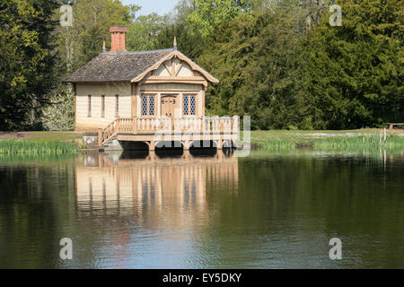 England, Lincolnshire, Grantham, Belton house, boathouse Stock Photo