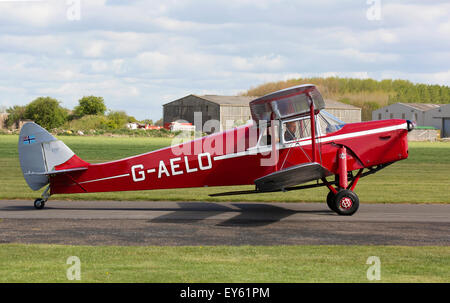 De Havilland DH87B Hornet Moth G-AELO taxiing at Breighton Airfield Stock Photo