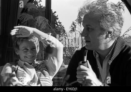 Österreichische Schauspielerin Maria Schell mit Ehemann Veit Relin, Deutschland 1970er Jahre. Austrian actress Maria Schell with husband Veit Relin, Germany 1970s. 24x36Neg565 Stock Photo