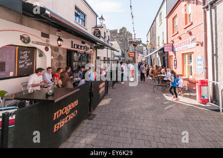 Visitors enjoy the food and drink in Carlingford, Ireland Stock Photo