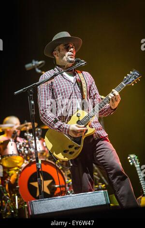 Milan, Italy. 22nd July, 2015. Ben Harper performs during his live concert in Milan. The American singer-songwriter and the legendary band on stage in Milan for the last set of dates of the mini-Italian tour. Credit:  Roberto Finizio/Pacific Press/Alamy Live News Stock Photo