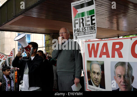 Dr Brian Iddon who use to be the MP for Bolton South East speaking at a Free Palestine Rally in Bolton, Lancashire England UK Stock Photo
