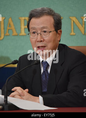 Tokyo, Japan. 23rd July, 2015. Chinese Ambassador to Japan Cheng Yonghua speaks during a news conference at the Japan National Press Club in Tokyo on Thursday, July 23, 2015. China invited Japan's Prime Minister Shinzo Abe to events on September 3 to mark the 70th anniversary of the end of World War II. Abe is reportedly studying the possibility of a summit with Chinese President Xi Jinping in Beijing. Credit:  Natsuki Sakai/AFLO/Alamy Live News Stock Photo