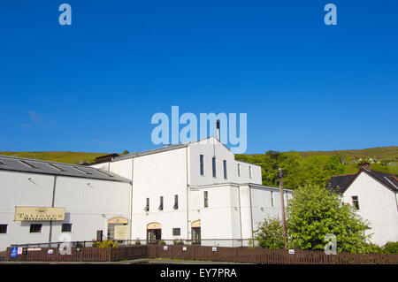 Talisker distillery (single malt whisky), Skye Island, Highlands region, Scotland, U.K Stock Photo