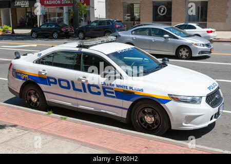 White Police Car Stock Photo - Alamy