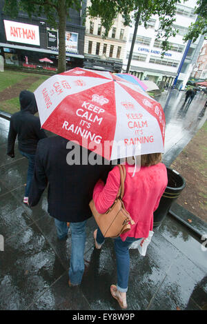 London,UK. 24th July 2015. Londoners endured a wet rainy day in London with rainfall  expected  throughout the day in the capital Credit:  amer ghazzal/Alamy Live News Stock Photo