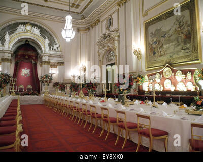 London, UK. 24th July, 2015. The banqueting hall in Buckingham Palace pictured at 'A Royal Welcome' in London, UK, 24 July 2015. Buckingham Palace opens its doors to the public from 25 July - 27 September 2015. Photo: Teresa Dapp/dpa/Alamy Live News Stock Photo