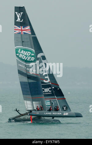 Britain's Land Rover BAR (Ben AIslie Racing) skippered by Ben Ainslie competes in the practice racing ahead of the 35th America's Cup World Series Races at Portsmouth in Hampshire southern England Friday July 24, 2015.  The 2015 Portsmouth racing of the Louis Vuitton America's Cup World Series counts towards the qualifiers and playoffs which determine the challenger to compete against the title holders Oracle Team USA in 2017.  Photograph : © Luke MacGregor +44 (0) 79 79 74 50 30  luke@lukemacgregor.com Stock Photo