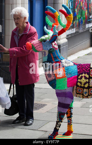 Decorated wire-framed deer, 'Yarn Bombed' & covered with crocheted wool squares of various colours of wool. Blackpool, UK Stock Photo