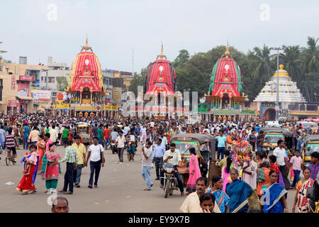 Puri, India. 20th July, 2015. Amid tight security, the millennium?s first Nabakalebar Rath Yatra of Lord Jagannath was held here on 18 July, Saturday in Puri with religious fervor, enthusiasm. More than 30 Lakhs or 3 millions pilgrims attended this festival. The Nabakalebera or New Body of 'Chaturddhamurati'(the four deities) occurred after 19th year which is last held at 1996. Ratha reached at Gundicha. © Saikat Paul/Pacific Press/Alamy Live News Stock Photo